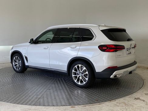 Used 2026 BMW X5 xDrive50e w/ Climate Comfort Package AWD/4WD image 3