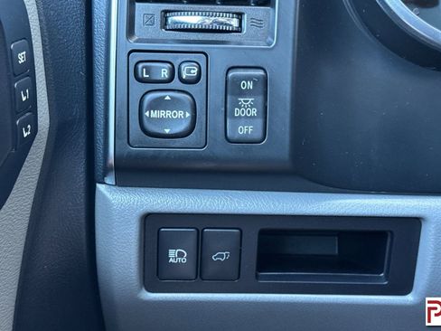 Used 2019 Toyota Sequoia Platinum AWD/4WD image 34
