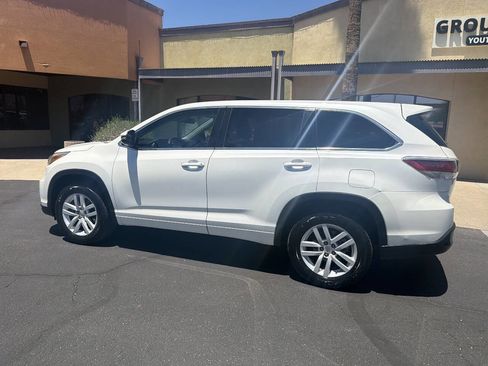 Used 2015 Toyota Highlander LE FWD image 3