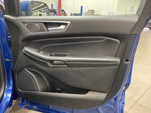 Used 2023 Ford Edge Titanium image 40