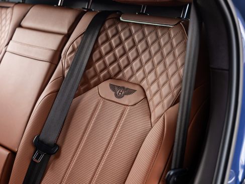 Used 2023 Bentley Bentayga image 40