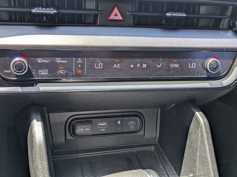 Used 2025 Kia Sportage EX FWD image 15
