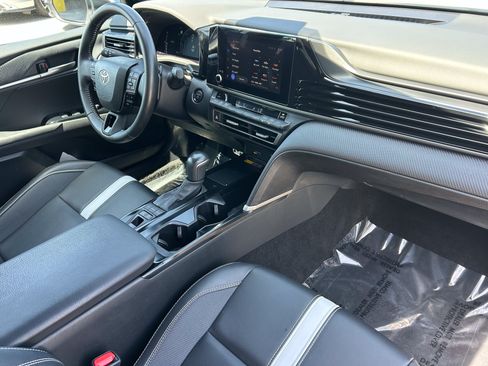 Used 2025 Toyota Camry SE FWD image 8
