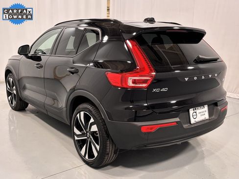 Certified 2025 Volvo XC40 B5 Plus image 8