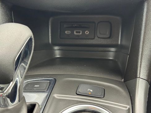 Used 2024 Chevrolet Equinox LT image 12