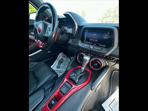Used 2020 Chevrolet Camaro LT w/ Technology Package image 10