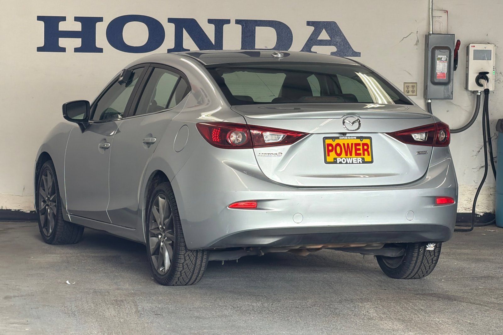 Used 2018 MAZDA MAZDA3 Grand Touring w/ Premium Equipment Package FWD image 5