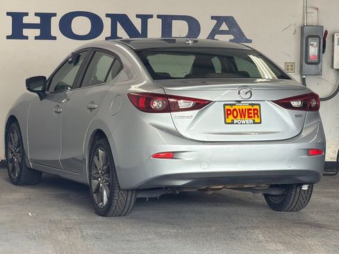 Used 2018 MAZDA MAZDA3 Grand Touring w/ Premium Equipment Package FWD image 5