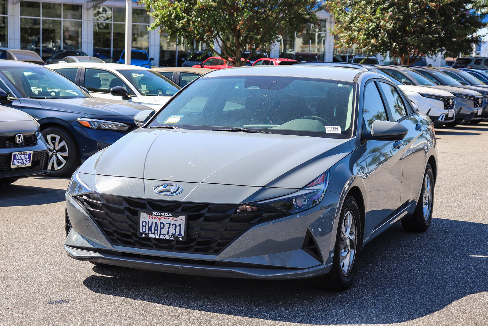 Used 2021 Hyundai Elantra SE FWD image 3