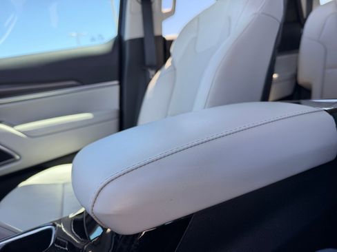 Used 2025 Kia Telluride S AWD/4WD image 15