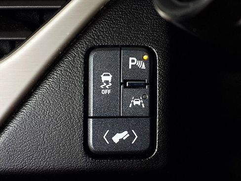 Used 2018 GMC Yukon Denali image 19