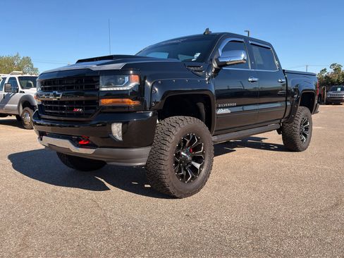 Used 2018 Chevrolet Silverado 1500 LT w/ All Star Edition AWD/4WD image 3