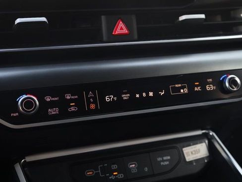 Certified 2025 Kia Carnival SX Prestige FWD image 23