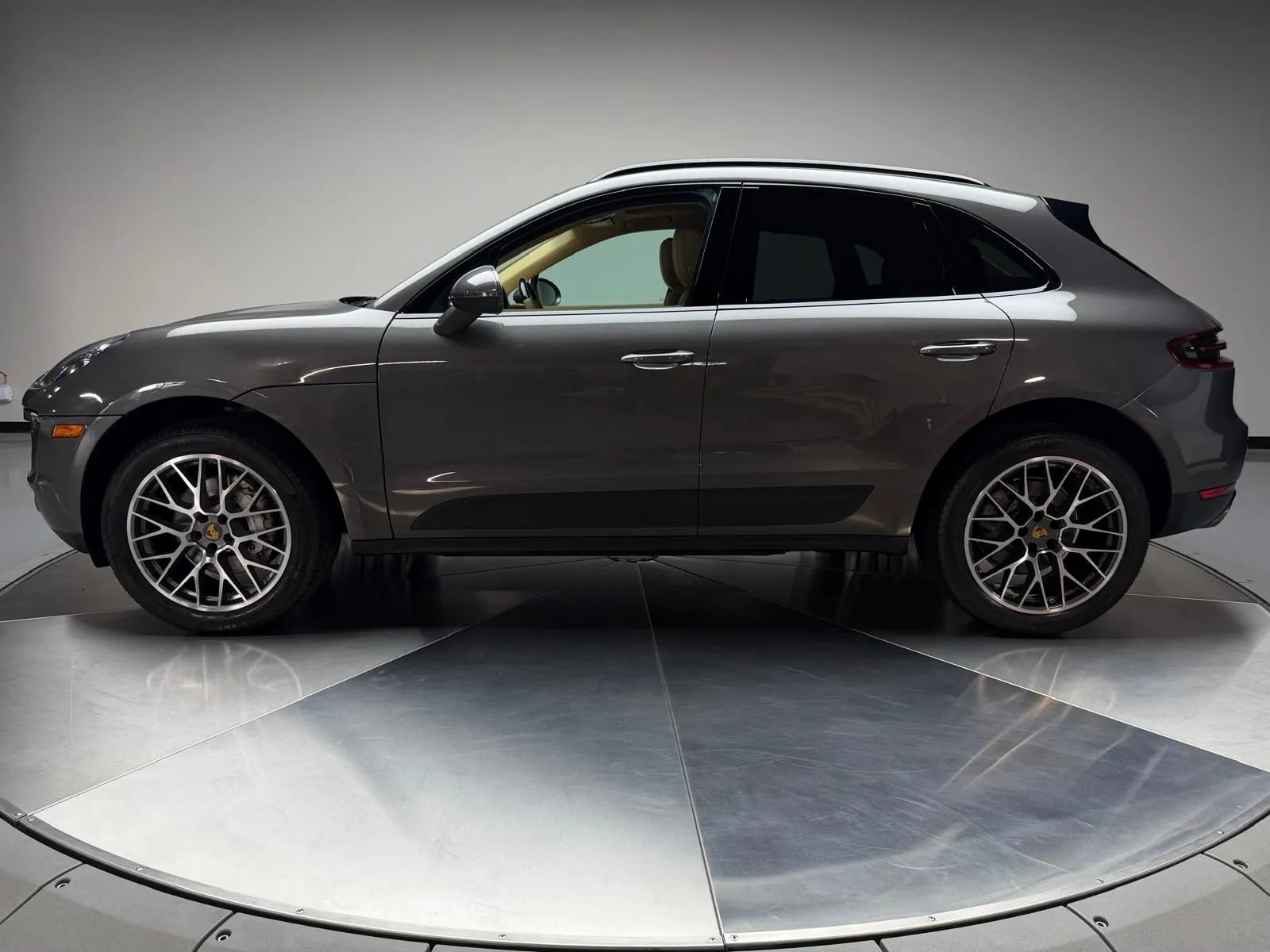 Used 2015 Porsche Macan S AWD/4WD image 4