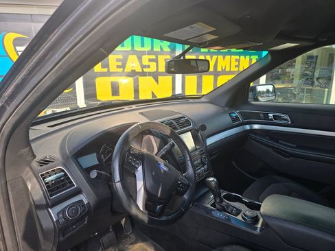 Used 2017 Ford Explorer XLT AWD/4WD image 10