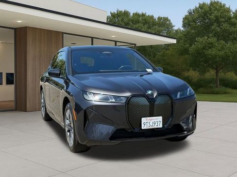 Used 2026 BMW iX xDrive60 w/ Premium Package AWD/4WD image 5