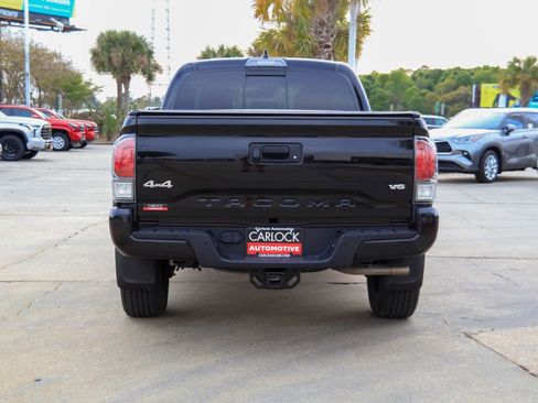 Used 2022 Toyota Tacoma Limited image 21