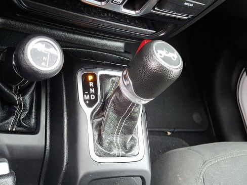 Used 2020 Jeep Wrangler Unlimited Sahara w/ Uconnect 4C Nav & Sound Group image 27