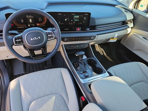 New 2026 Kia Carnival EX image 9