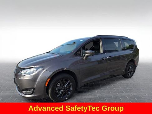 Used 2020 Chrysler Pacifica Touring-L w/ Advanced Safetytec Group AWD/4WD image 4