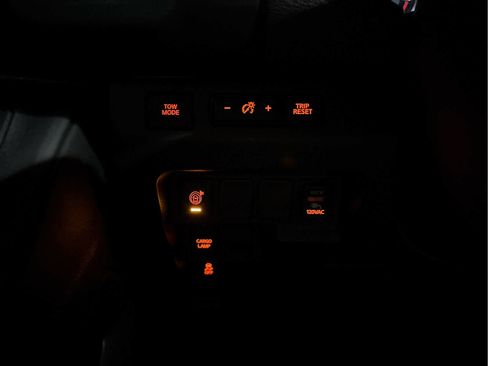 Used 2024 Nissan Frontier SL w/ Technology Package image 25