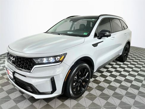 Certified 2022 Kia Sorento SX FWD image 3