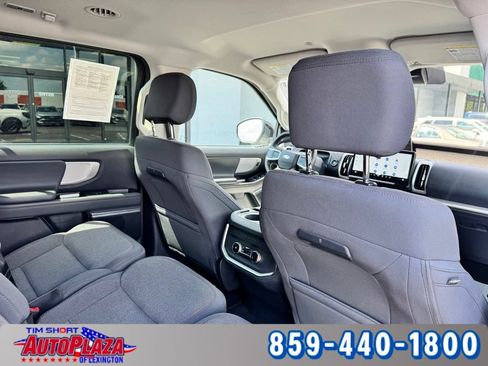 Used 2025 Ford Expedition Active AWD/4WD image 39