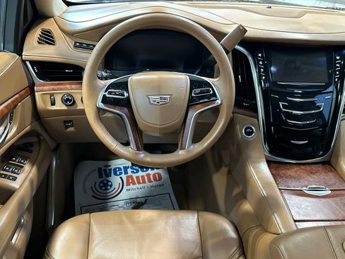 Used 2015 Cadillac Escalade Platinum AWD/4WD image 30