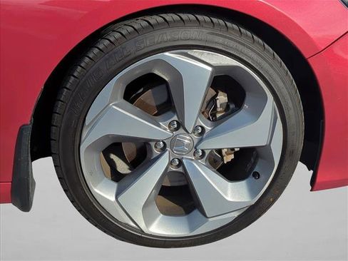 Used 2018 Honda Accord Touring image 9