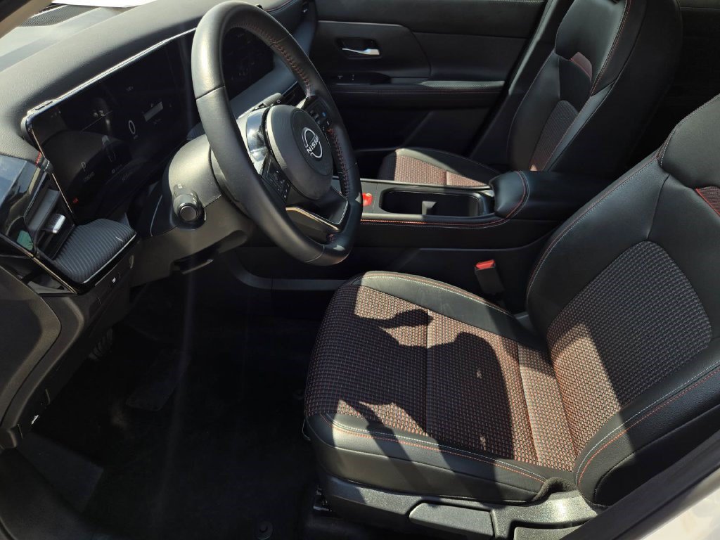 Certified 2025 Nissan Kicks SR AWD/4WD image 18