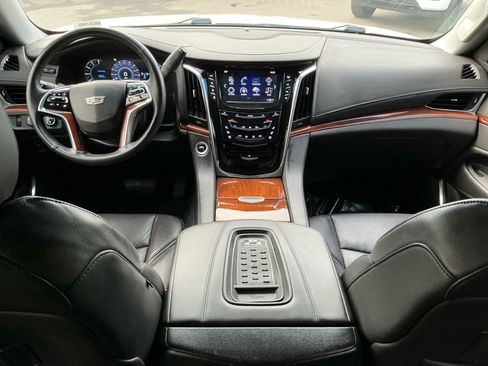 Used 2017 Cadillac Escalade Premium Luxury image 18