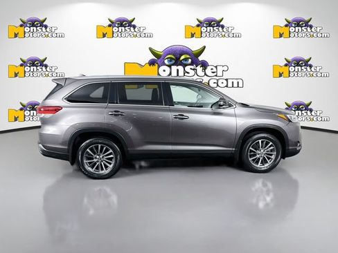Used 2019 Toyota Highlander XLE AWD/4WD image 4