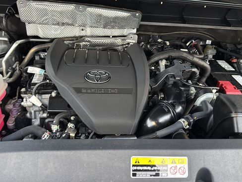 Certified 2023 Toyota Highlander XLE image 31