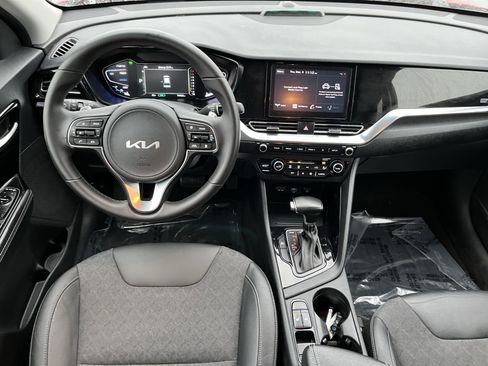 Used 2022 Kia Niro EX image 12