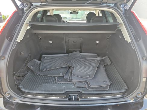 Used 2022 Volvo XC60 B5 Momentum w/ Advanced Package FWD image 27