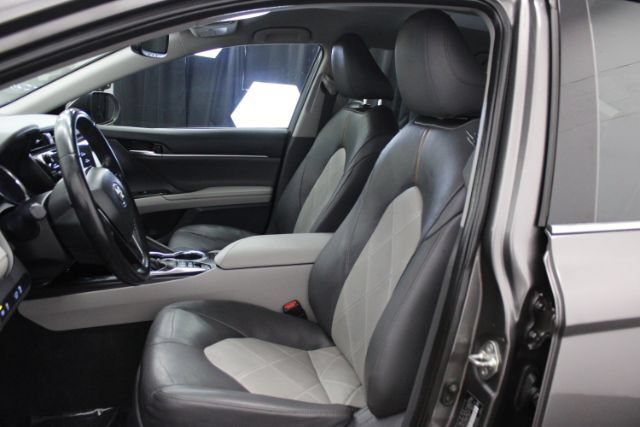 Used 2019 Toyota Camry XLE FWD image 11