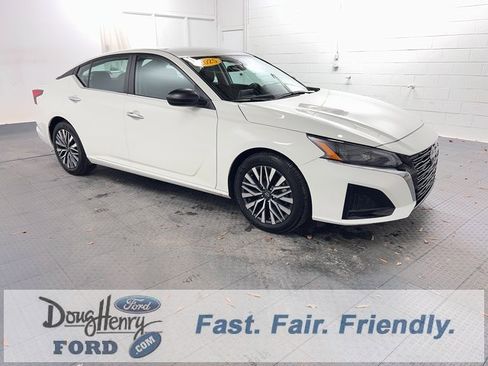 Used 2025 Nissan Altima 2.5 SV image 3