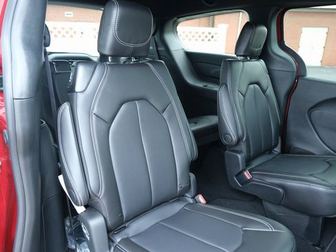 New 2026 Chrysler Voyager LX image 28