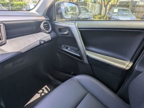 Used 2018 Toyota RAV4 Limited FWD image 18