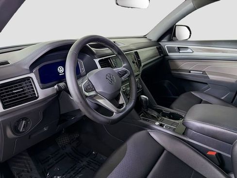 Used 2022 Volkswagen Atlas Cross Sport SE w/ Panoramic Sunroof Package FWD image 9