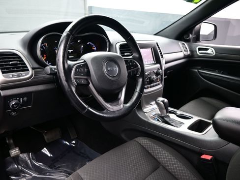 Used 2021 Jeep Grand Cherokee Laredo w/ Security & Convenience Group AWD/4WD image 12