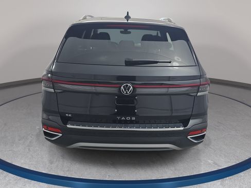 Certified 2025 Volkswagen Taos SE FWD image 6