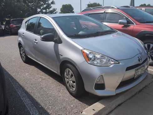 Used 2014 Toyota Prius C One FWD image 4