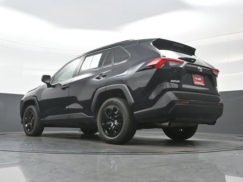 Used 2021 Toyota RAV4 LE AWD/4WD image 28