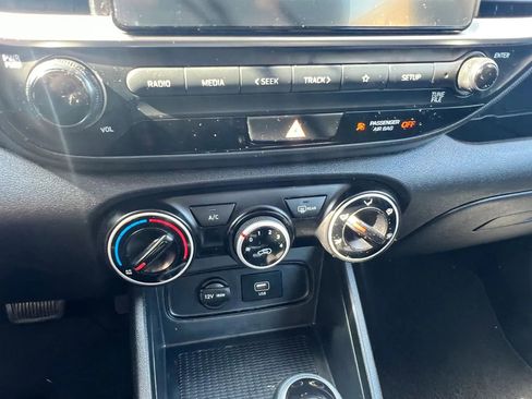 Used 2020 Hyundai Venue SE FWD image 24