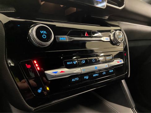 Used 2023 Ford Explorer ST-Line w/ Class IV Trailer Tow Package image 37