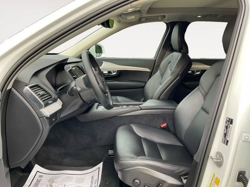 Used 2023 Volvo XC90 B5 Core AWD/4WD image 9