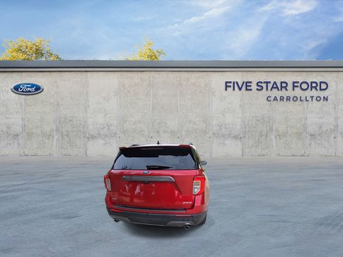 Used 2022 Ford Explorer XLT w/ Equipment Group 202A image 7