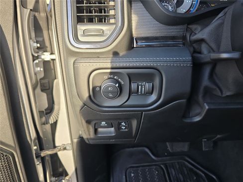 Used 2022 RAM 1500 Limited w/ Body Color Bumper Group image 34