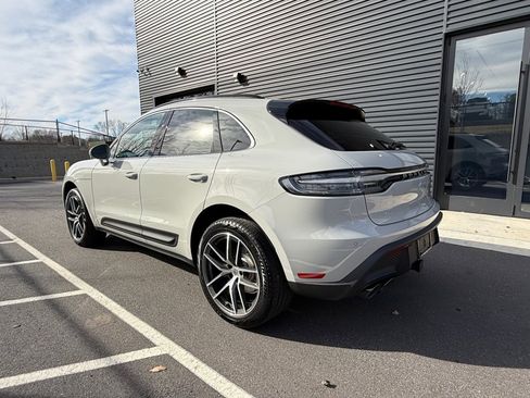 Certified 2025 Porsche Macan image 3
